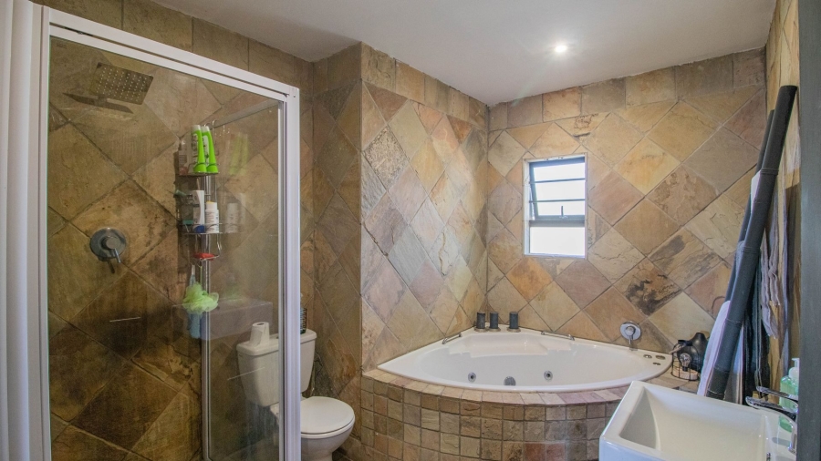 4 Bedroom Property for Sale in Blue Bend Eastern Cape